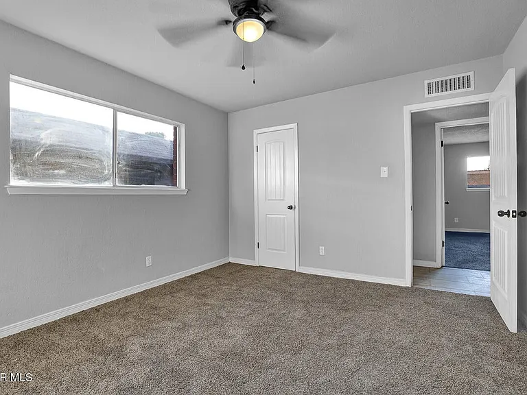 3709 Roslyn Dr — Photo 25