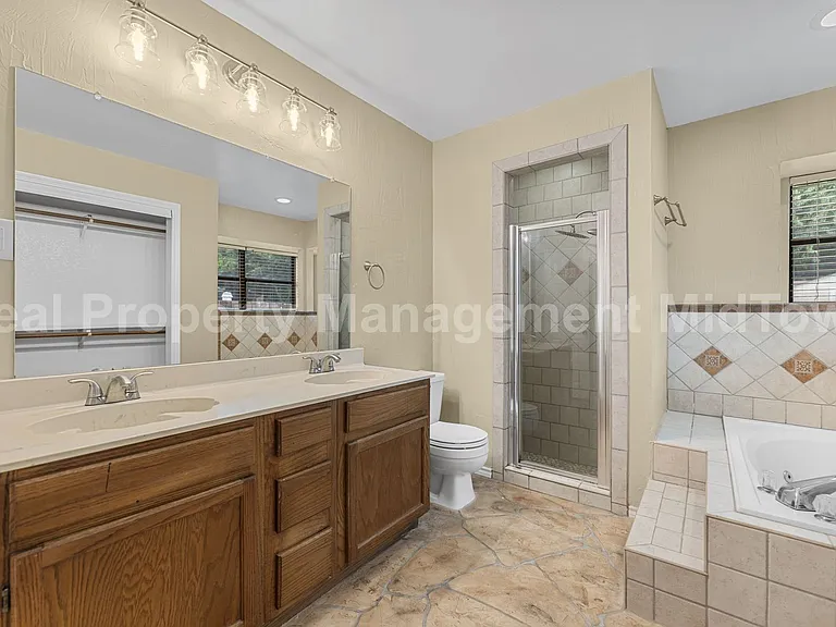 2132 Turf Club Dr — Photo 18