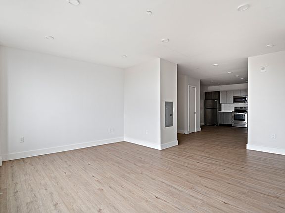4th image of 143 Summit Ave #601