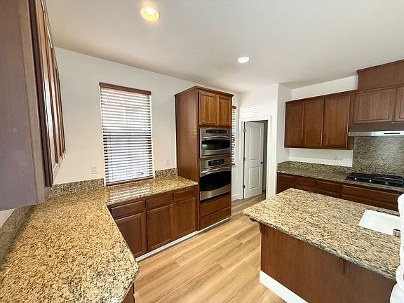 4th image of 2327 Capistrello St