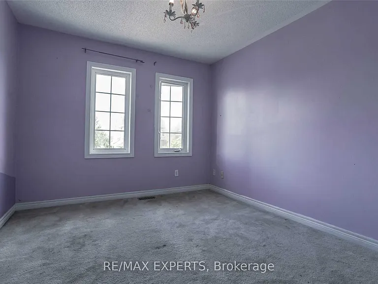 33 Saltspring Dr — Photo 21