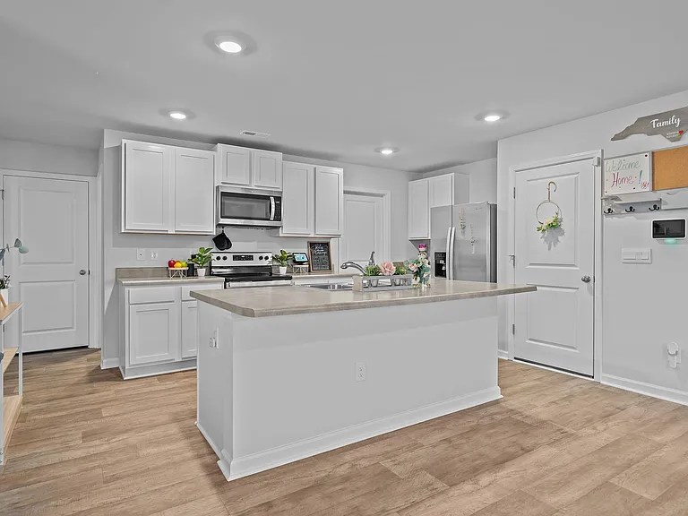 402 Folkstone Rd — Photo 2