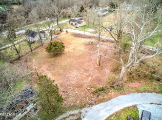 S 15th St, La Follette, TN 37766