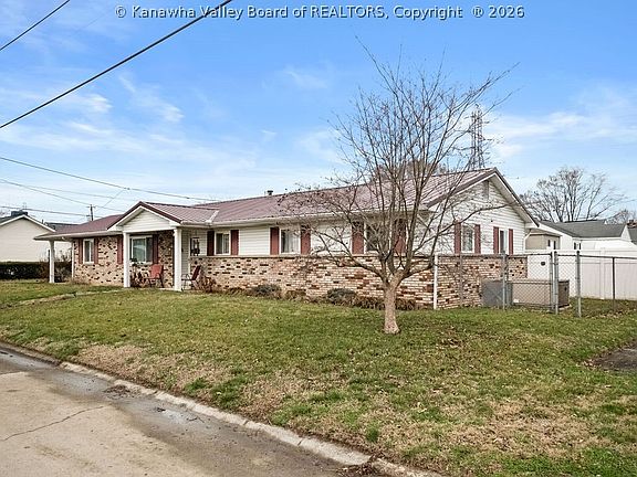 2nd image of 104 Beech St