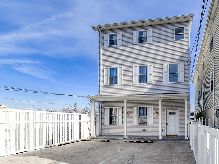 34 Gray St #2 — Photo 23