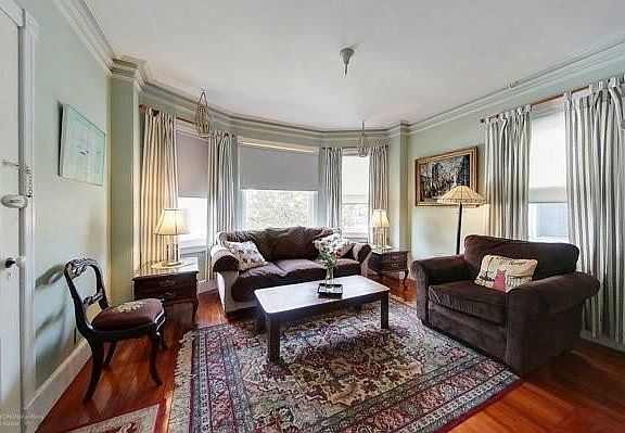 4th image of 616 Thames St #1