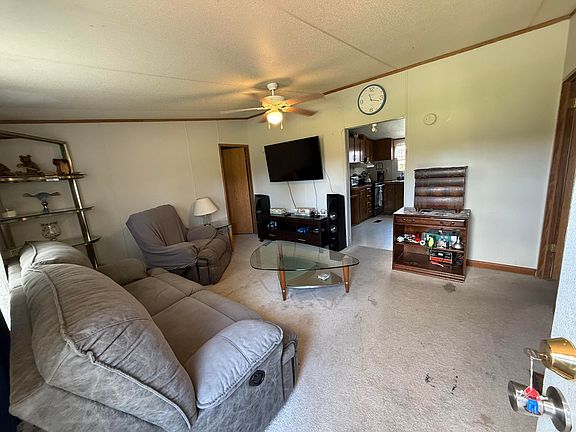 4th image of 76 Kelsey Ln