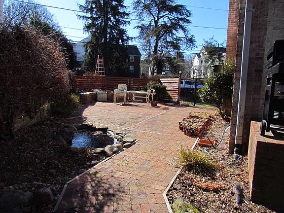 3rd image of 4415 Fairfield Dr