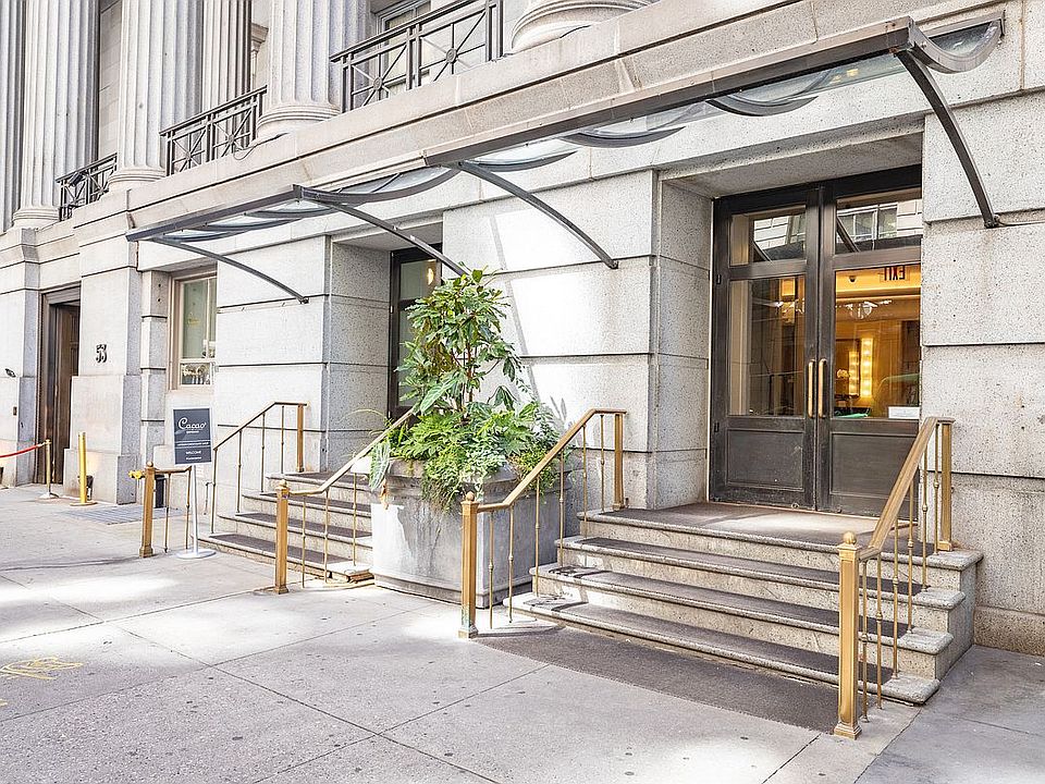 1st image of 55 Wall St APT 610