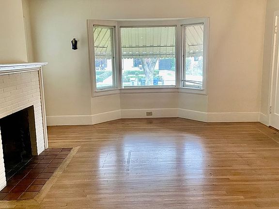 3rd image of 1045 38th St APT B