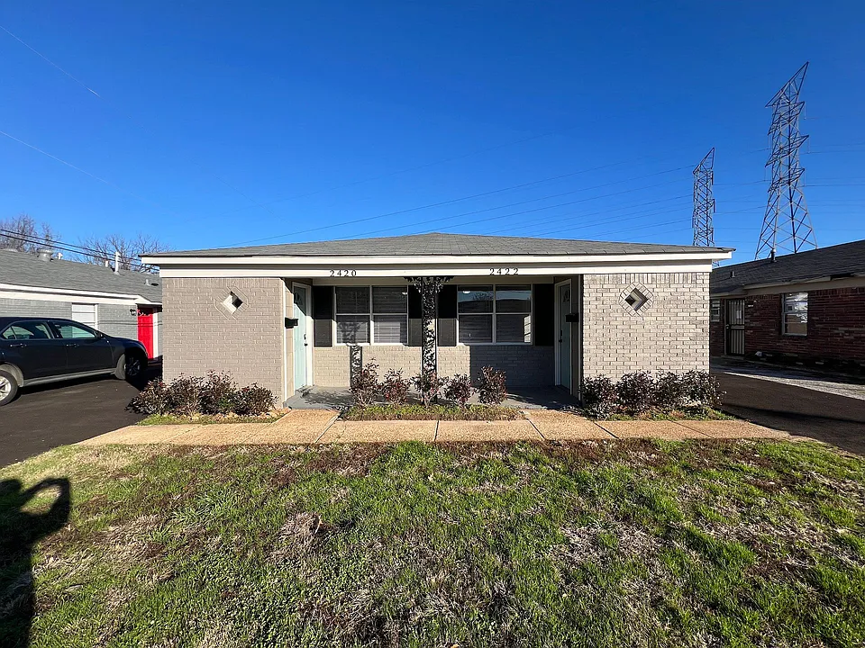 2422 Charjean Cv