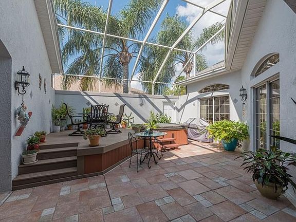 5th image of 623 Espana St