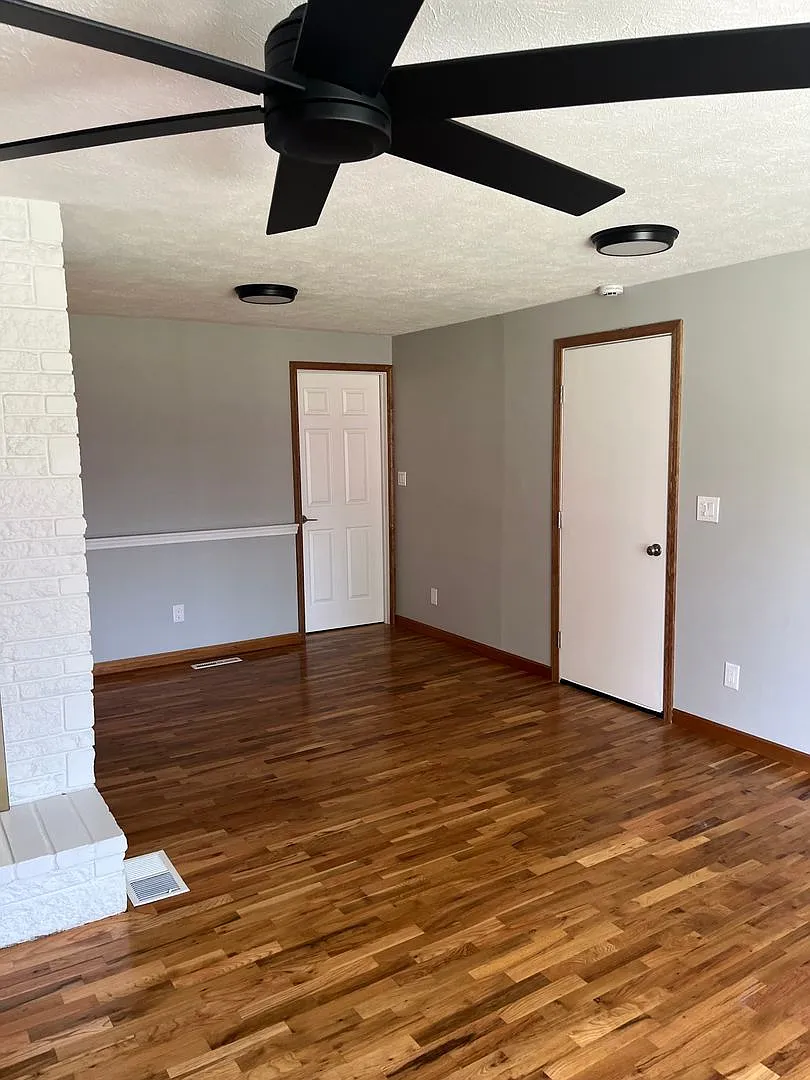 6-Bedroom Home for Rent — Photo 4