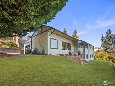 3205 25th Avenue W, Seattle, WA, 98199