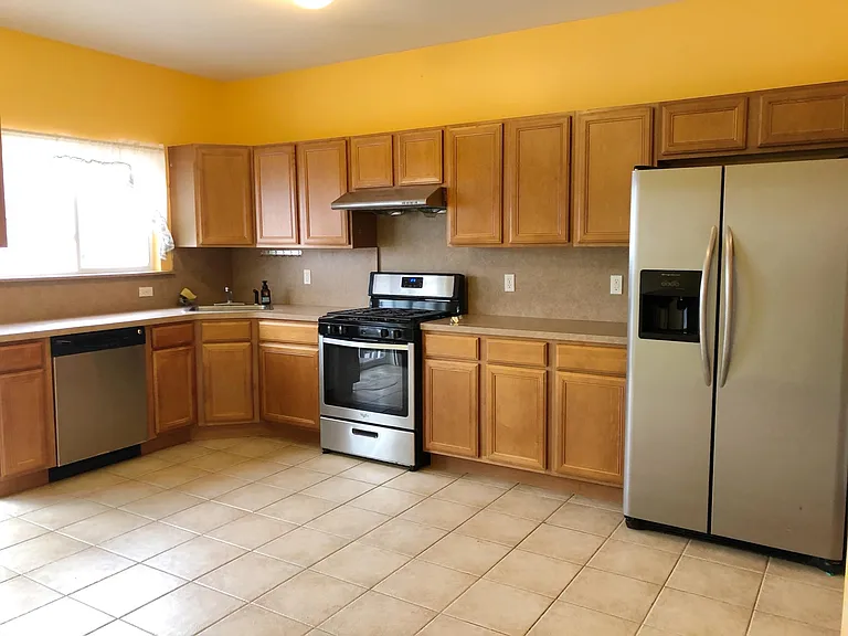 223 Clifton Ave — Photo 4