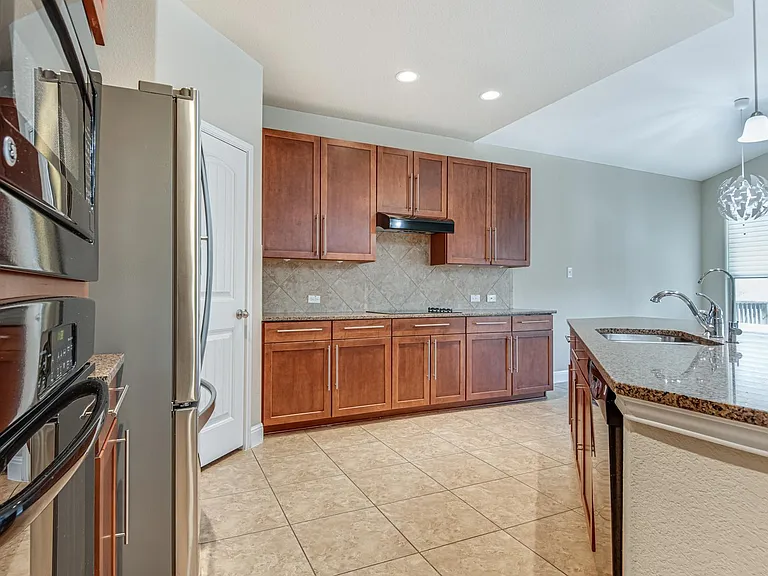 562 White Cyn — Photo 8