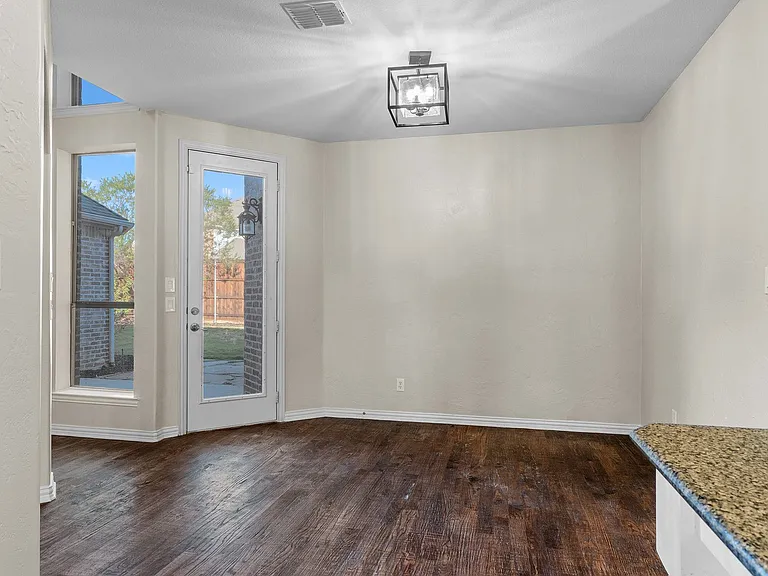 4542 Carraway Dr — Photo 14