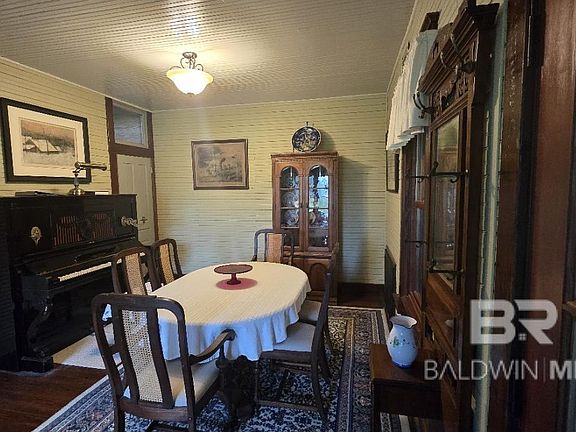 3rd image of 23953 Peturis Rd