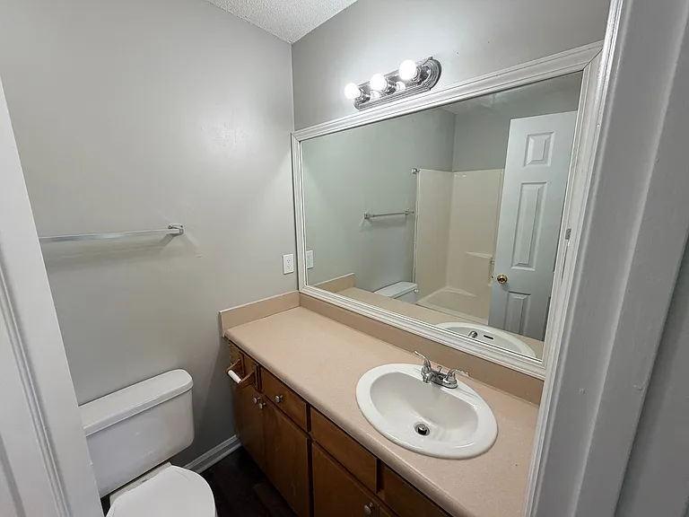 427 E Main St — Photo 10