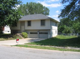 305 Manor Dr, Warrensburg, MO 64093