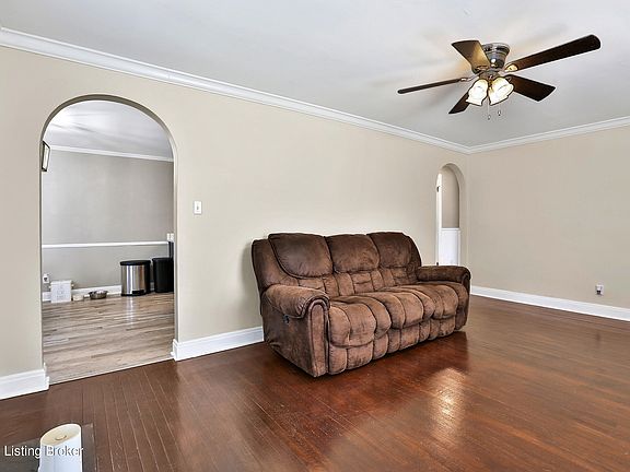 5th image of 712 Greenwood Ct