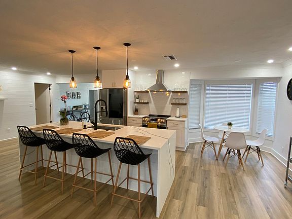 3rd image of 4956 Live Oak Dr