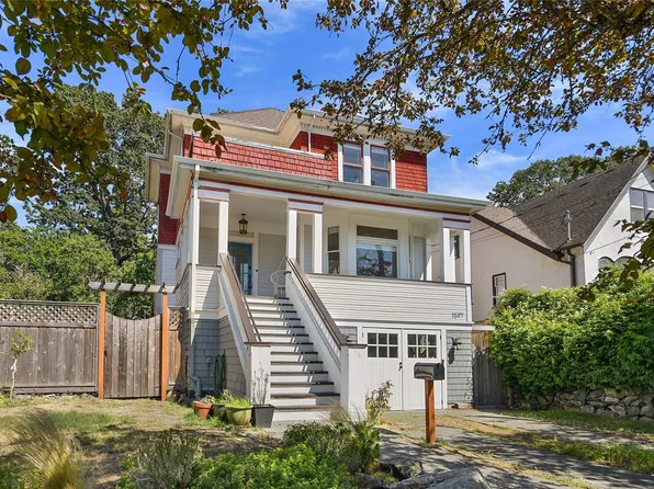 1597 Monterey Ave, Oak Bay, BC V8R 5V3