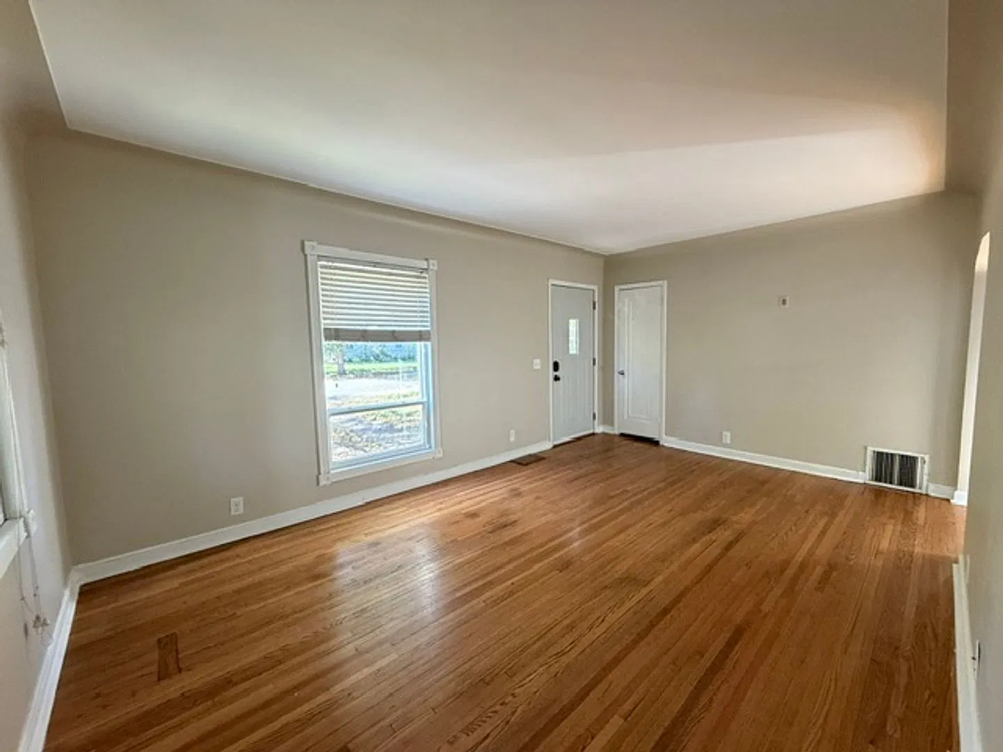 3 bed, 2.0 bath, 1600 sqft, $2,245 — Photo 4