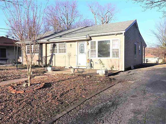 2nd image of 938 Lorine Ln