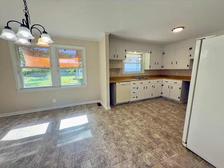 222 Yorktown Rd — Photo 6
