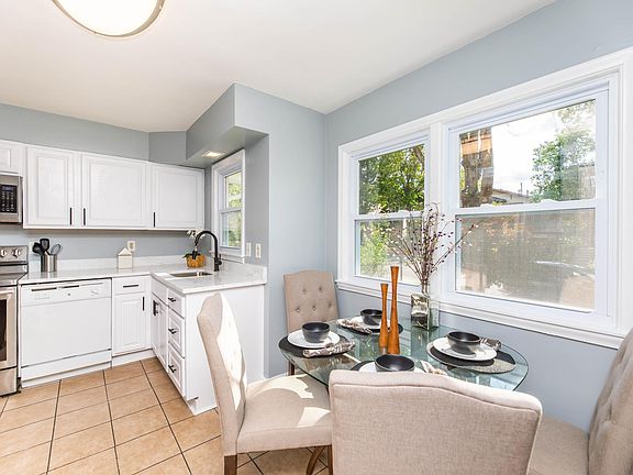 5th image of 4253 6th St NE