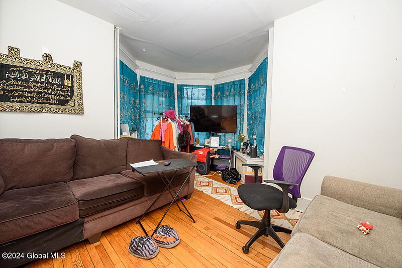 5th image of 802 Myrtle Avenue