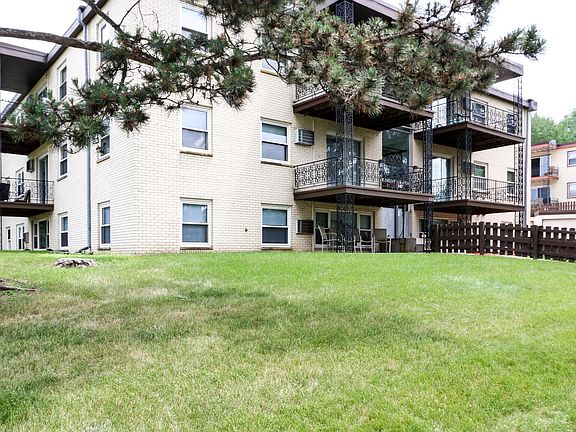 4th image of 400 Larpenteur Ave W APT 1