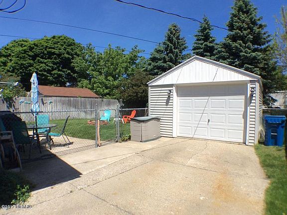 3rd image of 1131 Franklin Ave