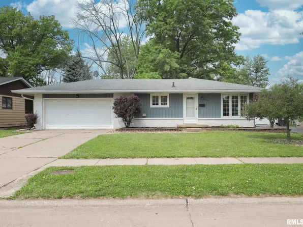 3605 37th St, Moline, IL 61265