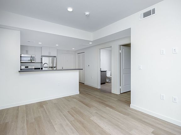 3rd image of 3533 Chesapeake Ave #204
