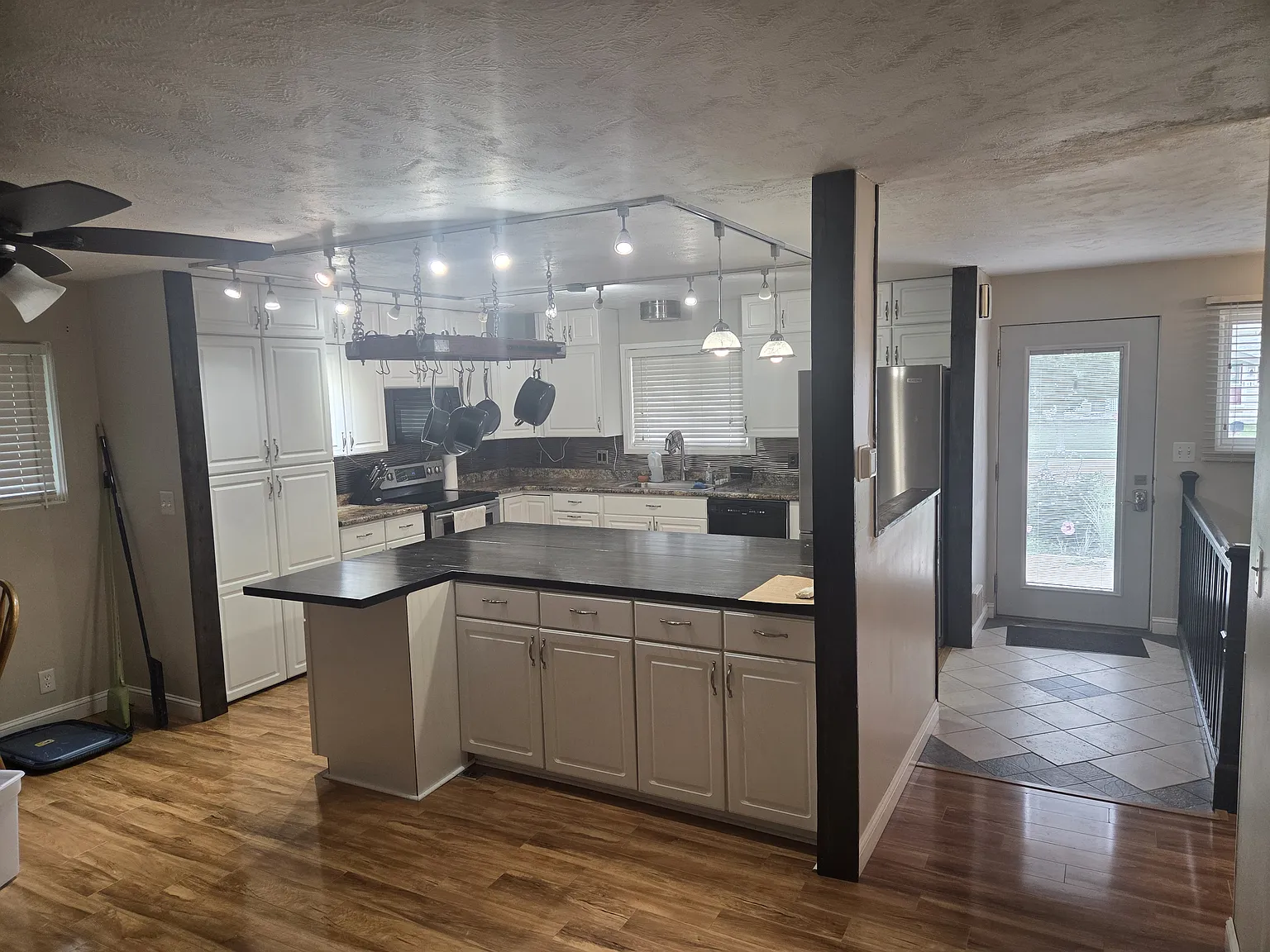 3 bed, 1505 sqft, $1,850 — Photo 2