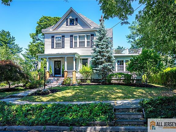 3rd image of 76 Spring St