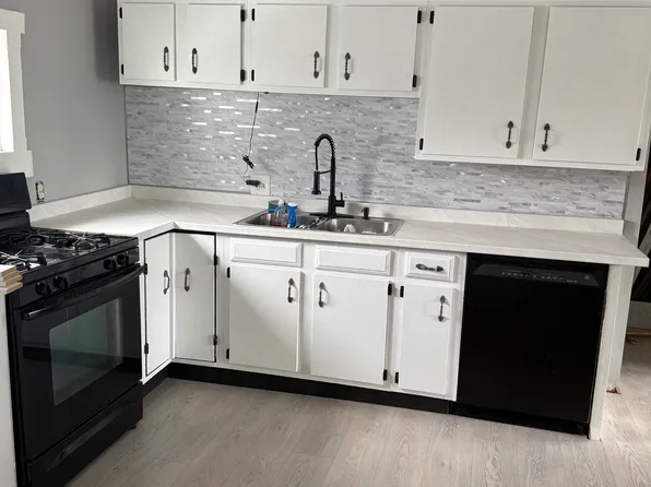 4 Lock St Unit B, Phoenix, NY 13135