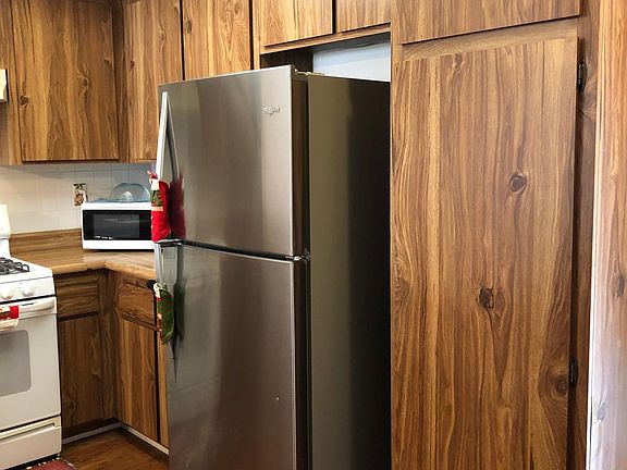5th image of 12020 226th St Unit E