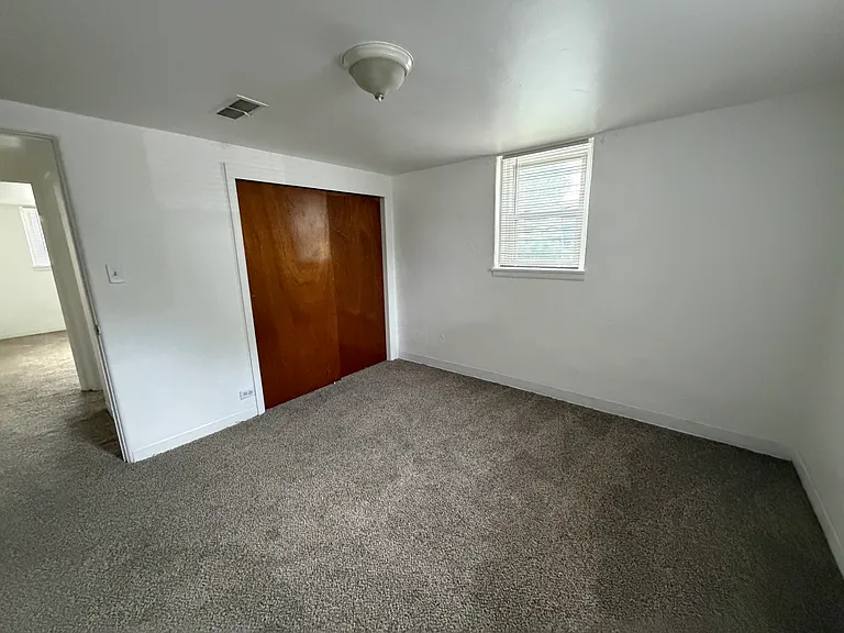 390 E Jefferson Dr — Photo 6