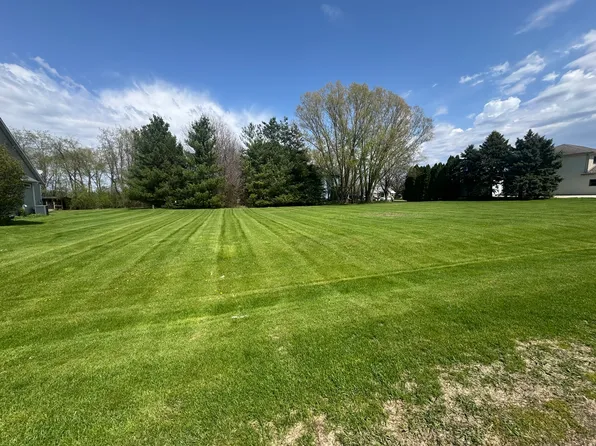 11755 Ellwood Greens Rd, Genoa, IL 60135