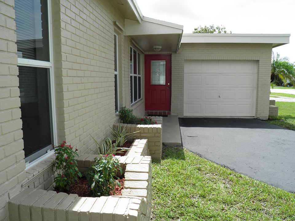 2nd image of 11821 NW 31st Pl