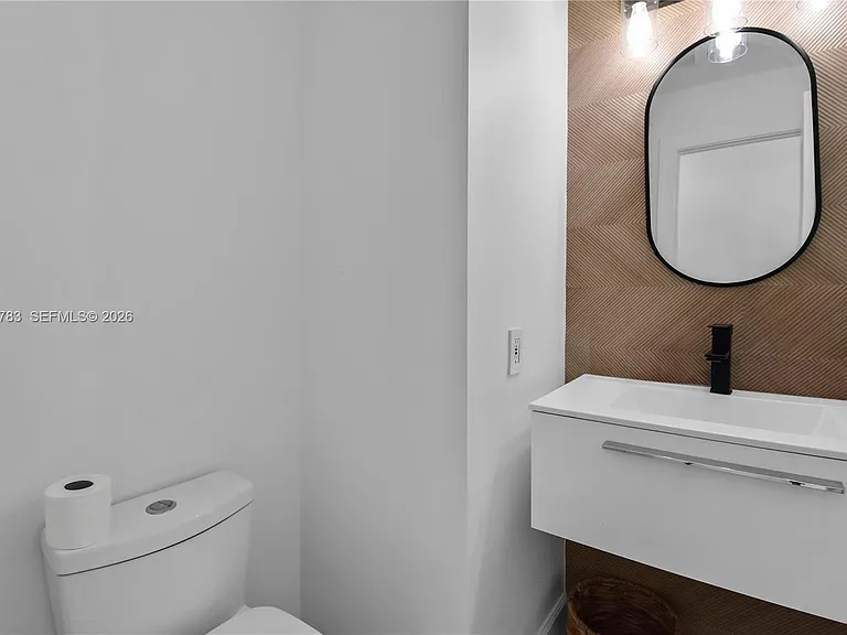 710 Lake Blvd — Photo 18