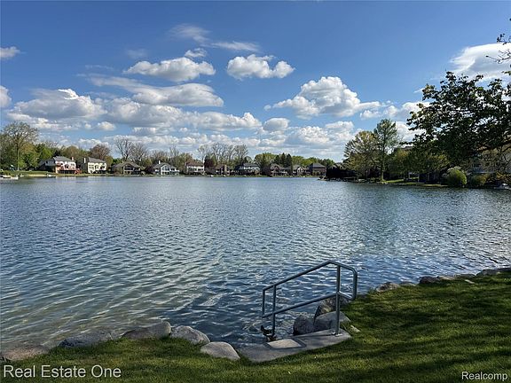 4th image of 1668 S Shore Dr