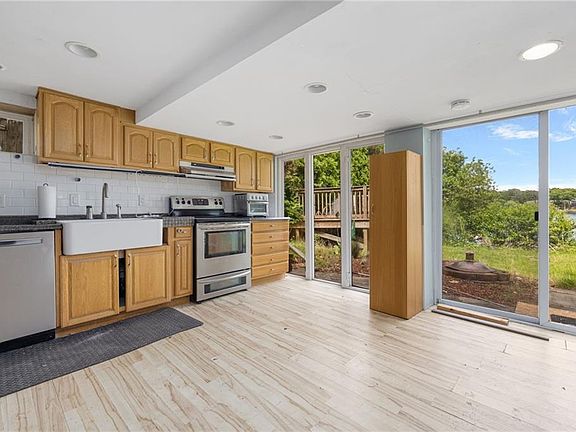 2nd image of 432 Lake Shore Dr