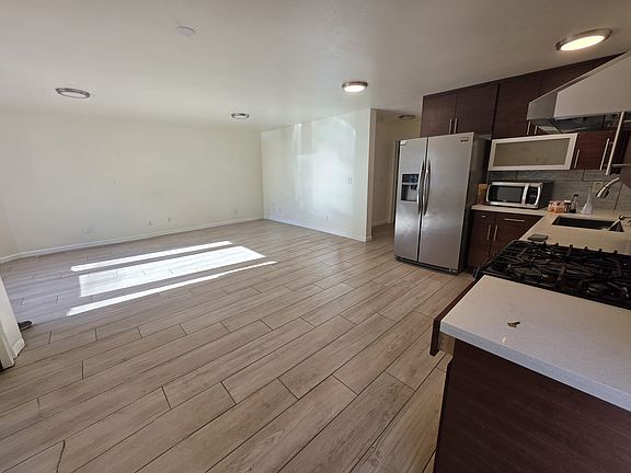 4th image of 1822 Bay St #D