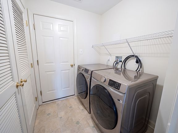 5th image of 3670 Carriage Hill Dr #1