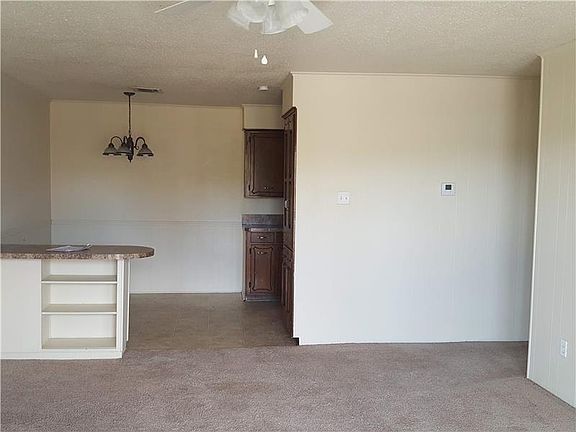 2nd image of 905 Parkwood Dr APT J