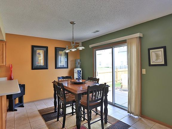 4th image of 10330 Draycott Ave